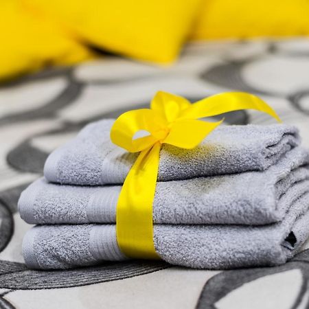 Black & Yellow Centrally Located Studio Novi Sad Exterior foto