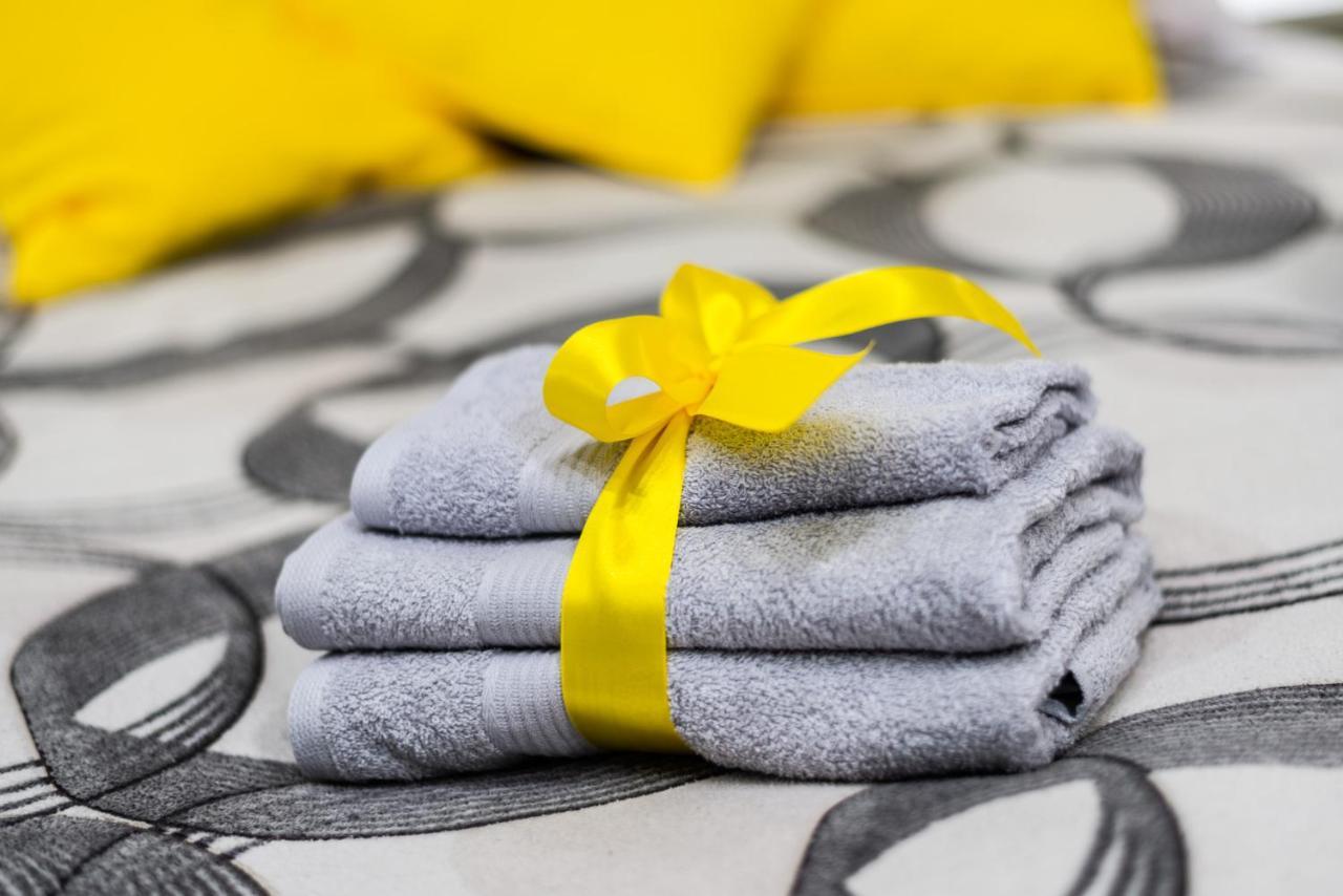 Black & Yellow Centrally Located Studio Novi Sad Exterior foto