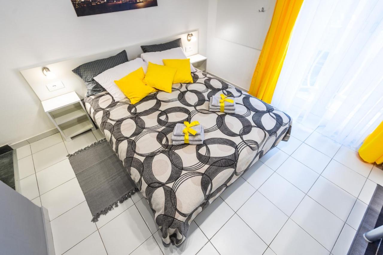 Black & Yellow Centrally Located Studio Novi Sad Exterior foto