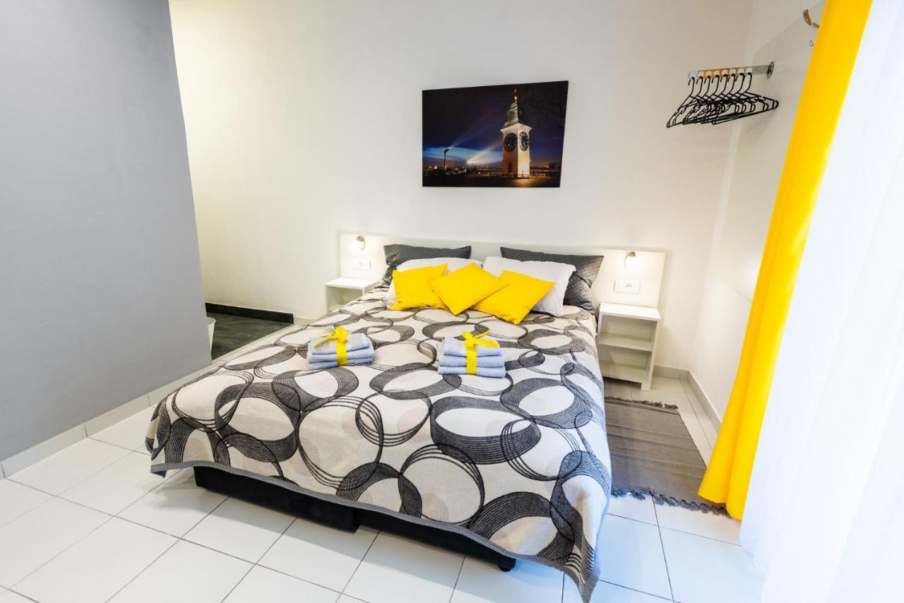 Black & Yellow Centrally Located Studio Novi Sad Exterior foto
