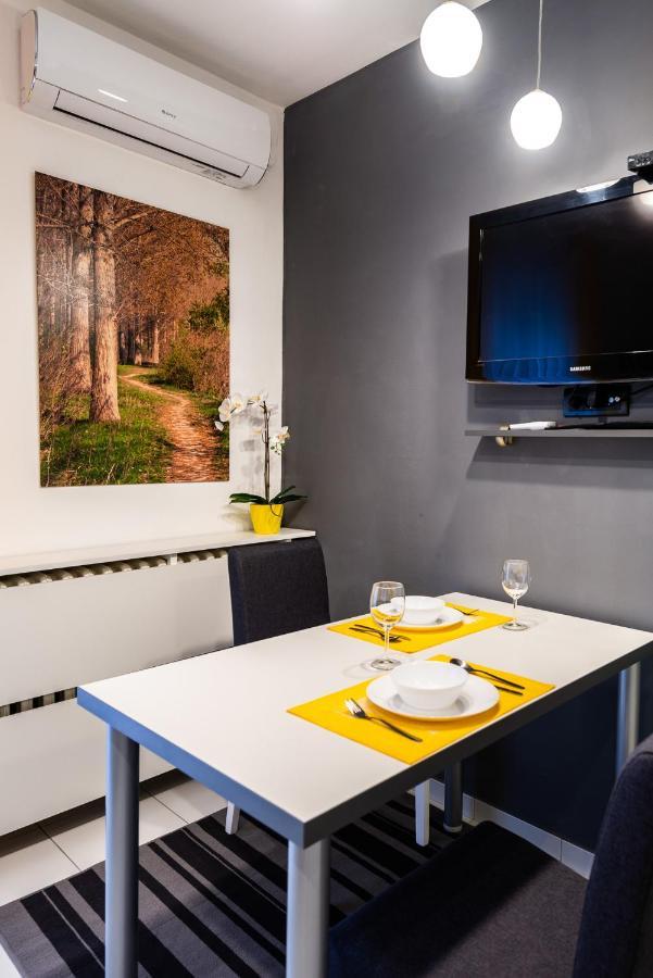 Black & Yellow Centrally Located Studio Novi Sad Exterior foto