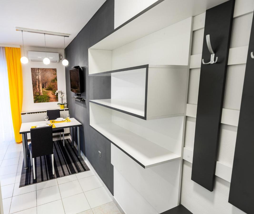 Black & Yellow Centrally Located Studio Novi Sad Exterior foto