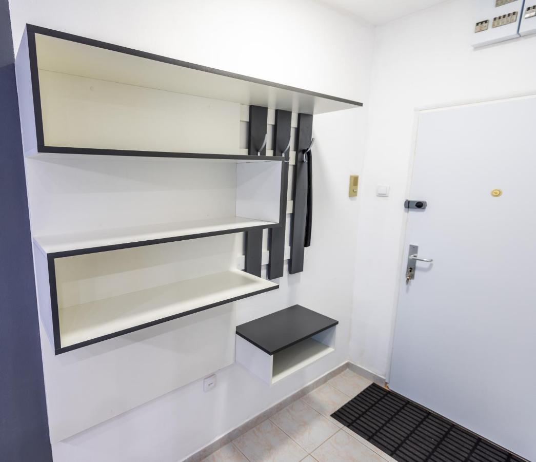 Black & Yellow Centrally Located Studio Novi Sad Exterior foto